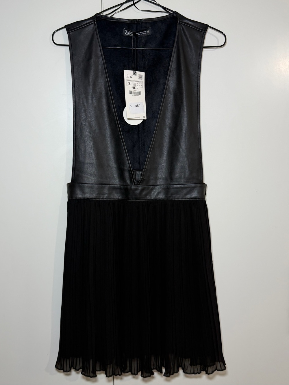 NWT ZARA Black Faux Leather V-Neck pinafore  Mini Dress -small